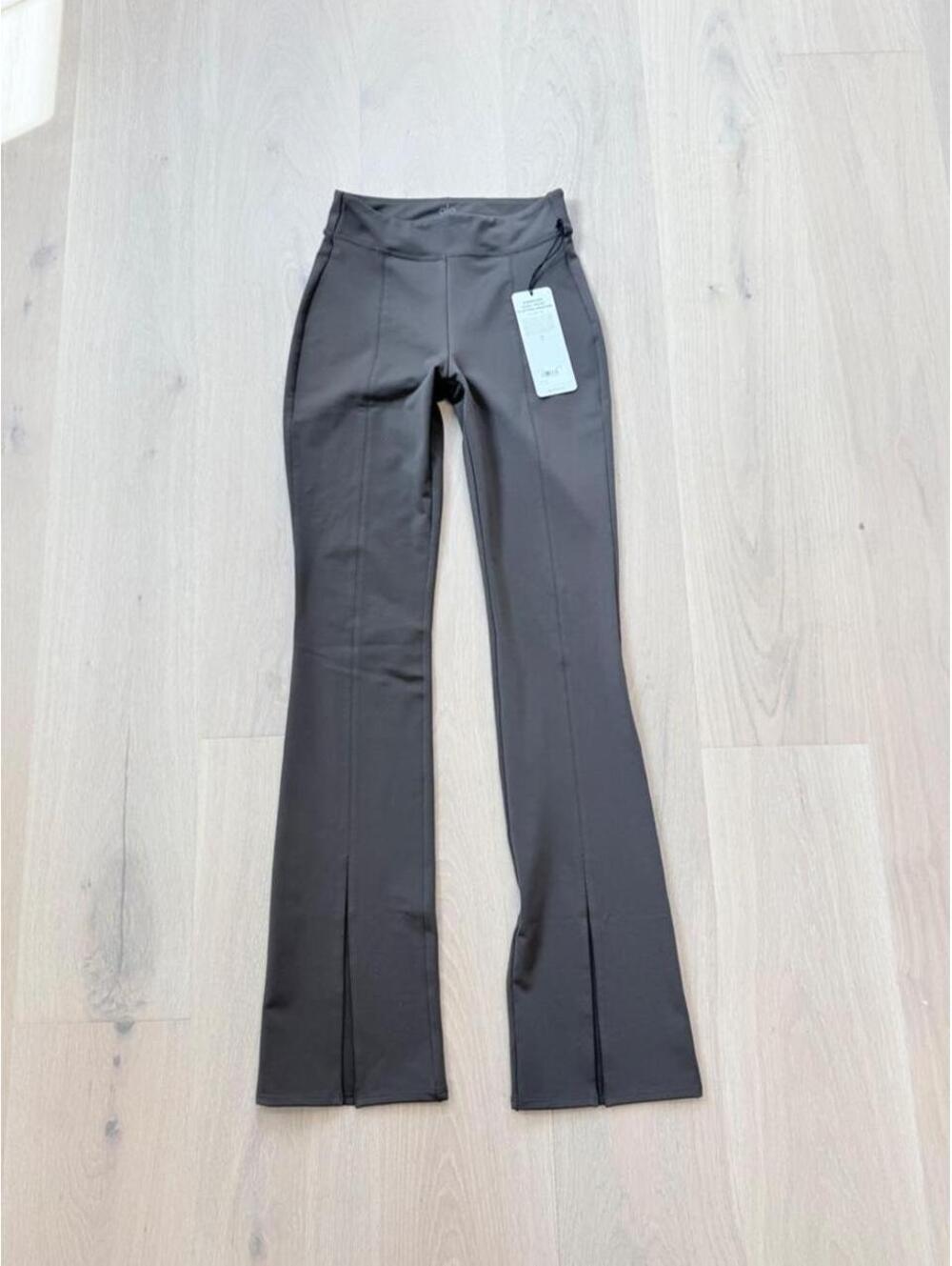 Alo Yoga Airbrush High-Waist Flutter Legging Espresso XS NWT
